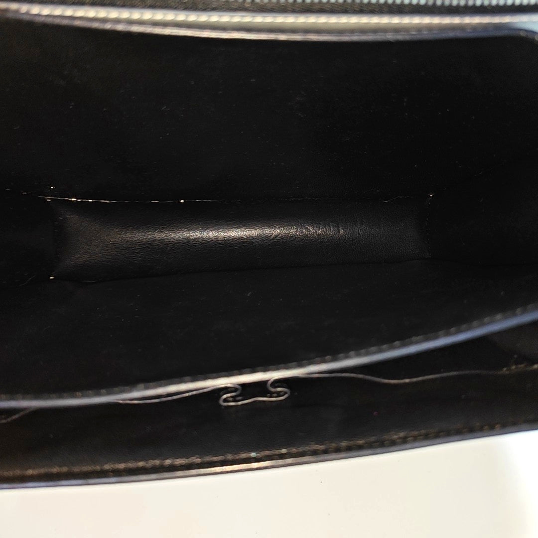 Authenticated pre-owned  CLASSIC BOX Calfskin Silver - Shoulder Bag at Looply