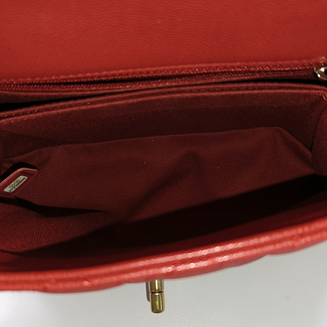 Authenticated pre-owned  COCO HANDLE Small Quilted Grained Calfskin Red - Shoulder Bag at Looply
