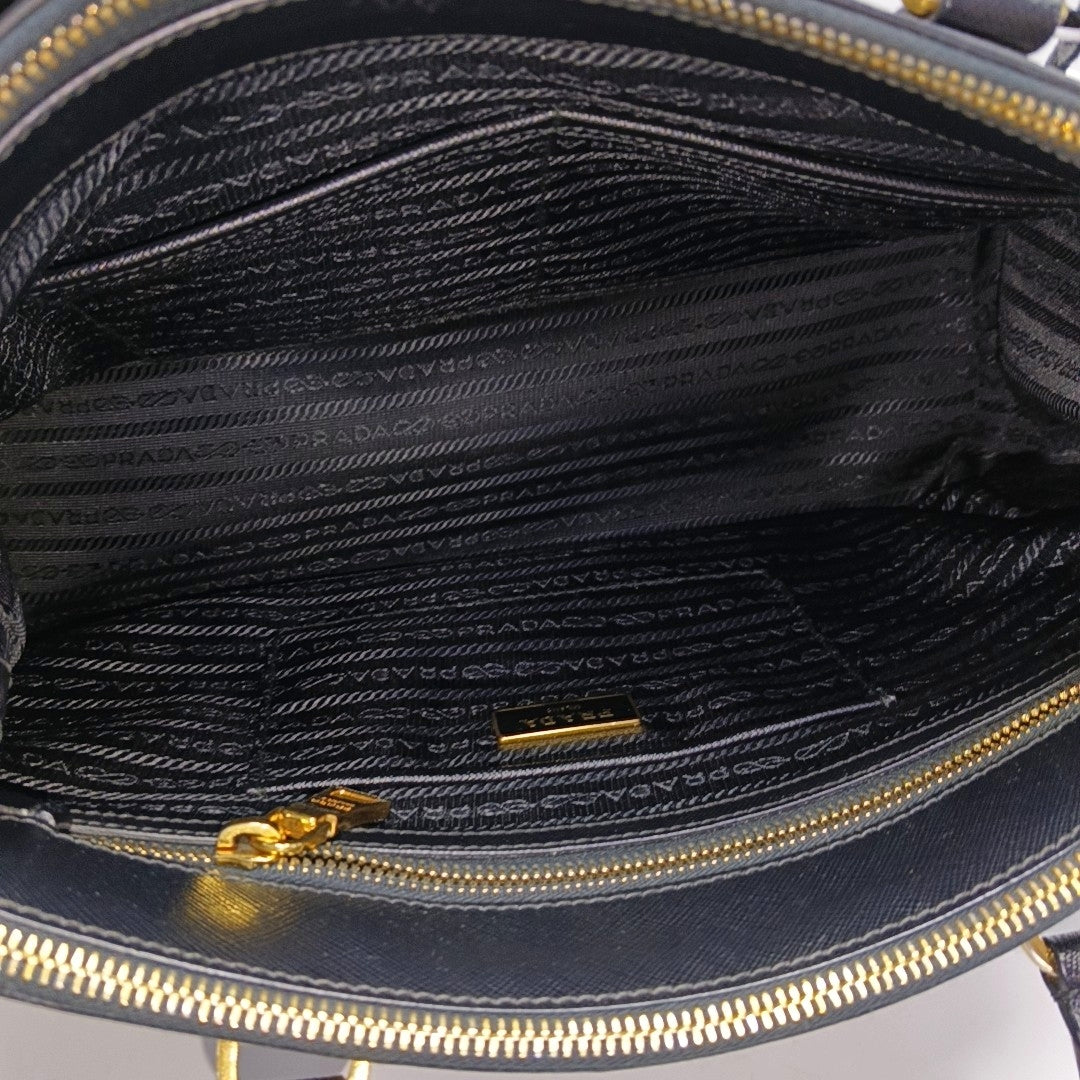 Authenticated pre-owned  Galleria Calfskin Black - Shoulder Bag at Looply