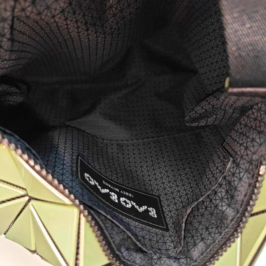 Special Material Shoulder Bag Green