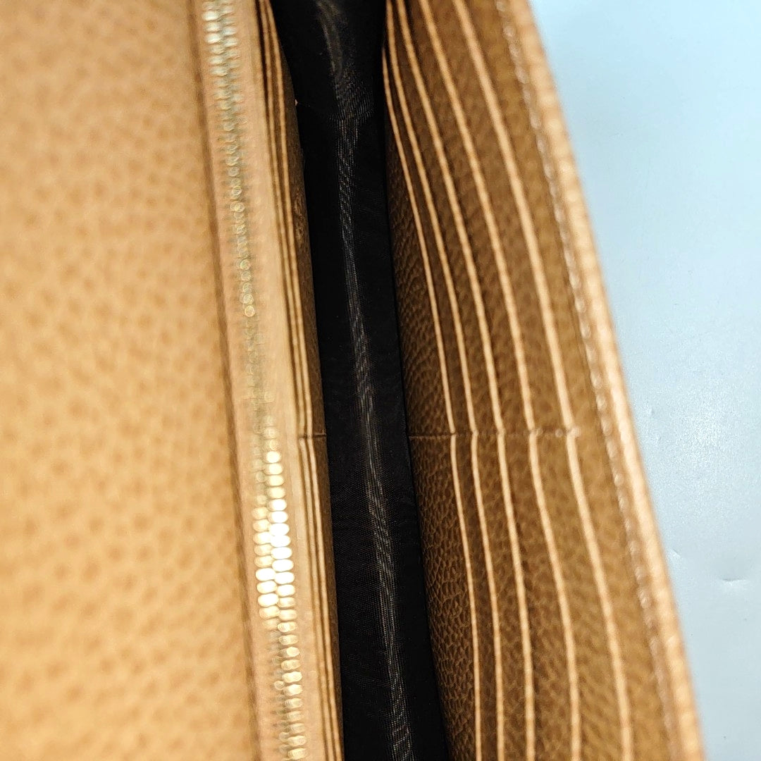 Authenticated pre-owned  Interlocking G Calfskin Beige - Shoulder Bag at Looply