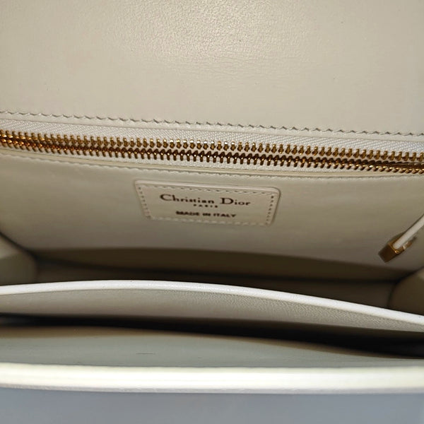 Authenticated pre-owned  30 Montaigne Calfskin Yellow - Shoulder Bag at Looply