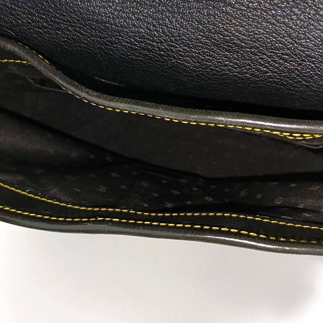 L'ESSENTIEL Calfskin Black