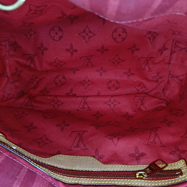 Canvas Red