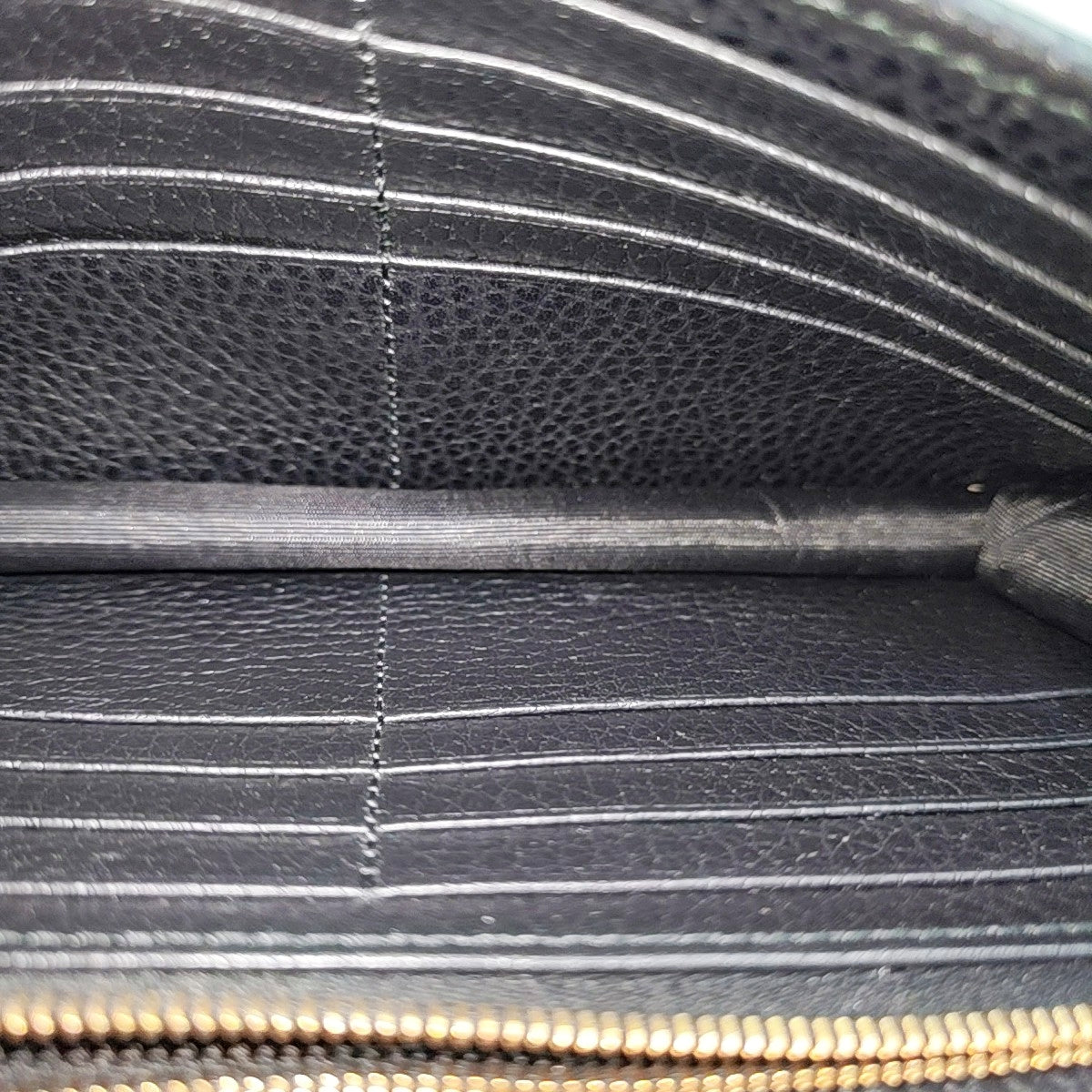 Authenticated pre-owned  Interlocking G Calfskin Black - Shoulder Bag at Looply