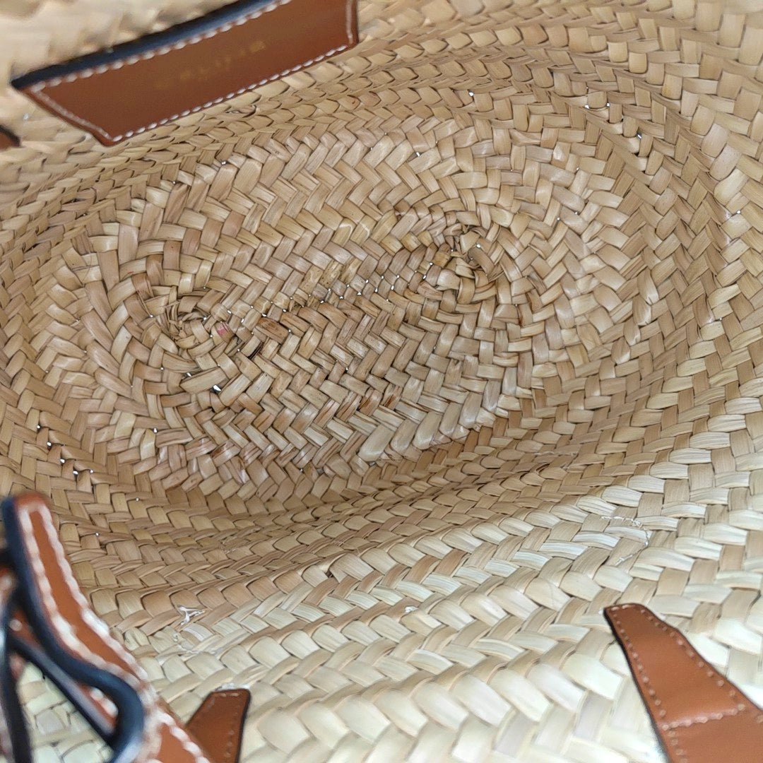 Authenticated pre-owned  TEEN TRIOMPHE CELINE CLASSIC Straw Beige - Shoulder Bag at Looply