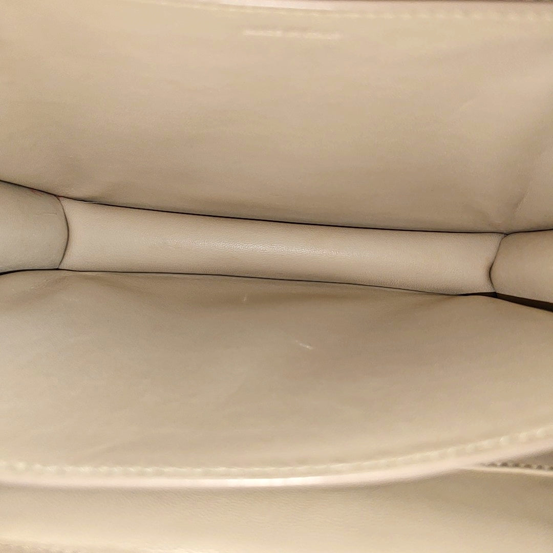 Authenticated pre-owned  CLASSIC BOX Medium Calfskin Beige - Shoulder Bag at Looply