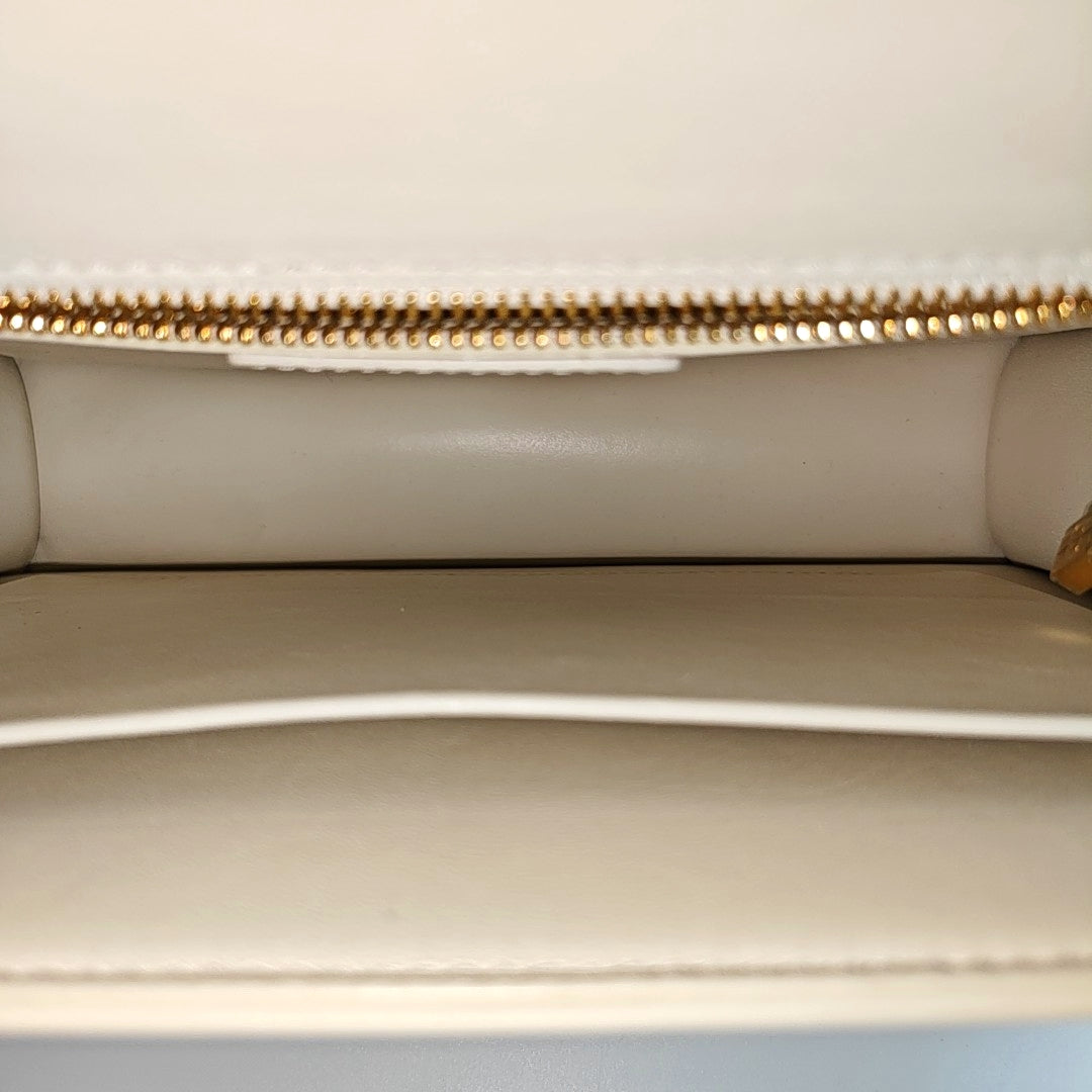 Authenticated pre-owned  30 Montaigne Calfskin White - Crossbody Bag at Looply