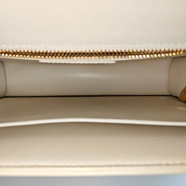 Authenticated pre-owned  30 Montaigne Calfskin White - Crossbody Bag at Looply