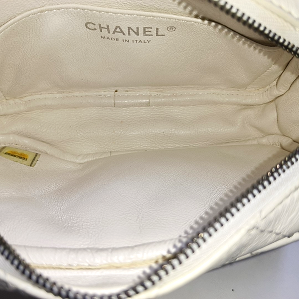 Authenticated pre-owned  2.55 Quilted Calfskin White - Crossbody Bag at Looply