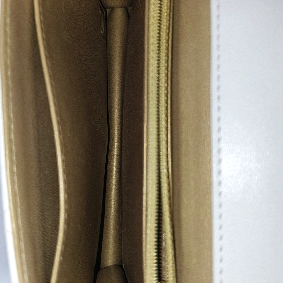 CLASSIC VERTICAL PEARL Quilted Lambskin White