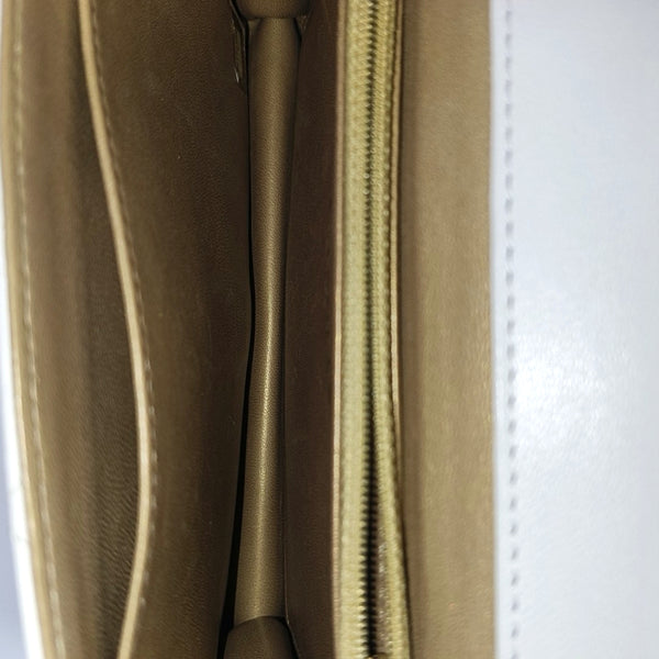CLASSIC VERTICAL PEARL Quilted Lambskin White