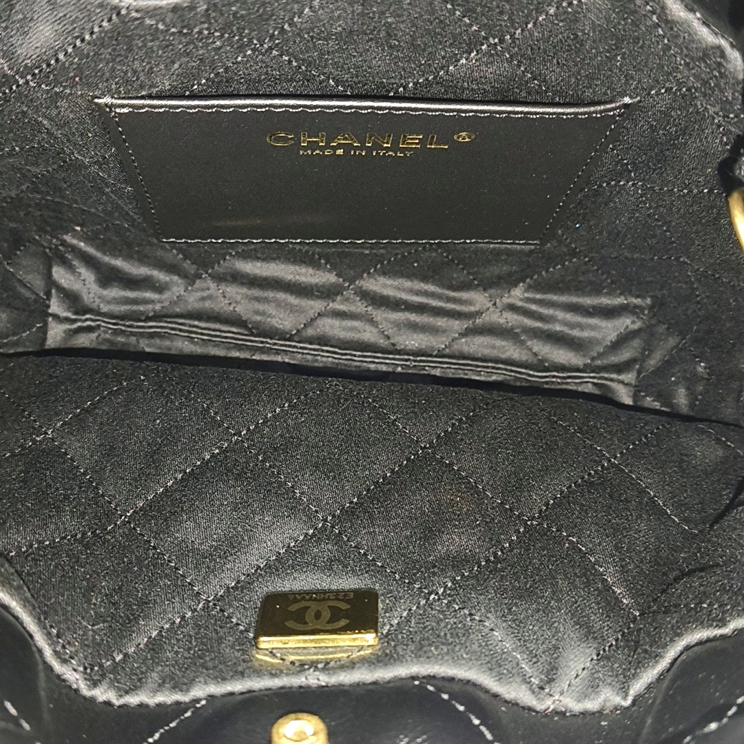 CHANEL 22 Mini Quilted Calfskin Black