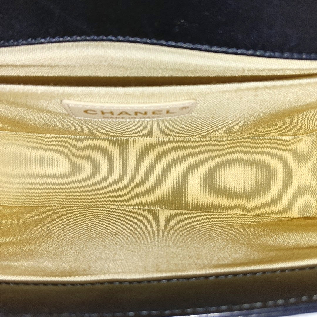 BOY CHANEL Medium Chevron Lambskin Black