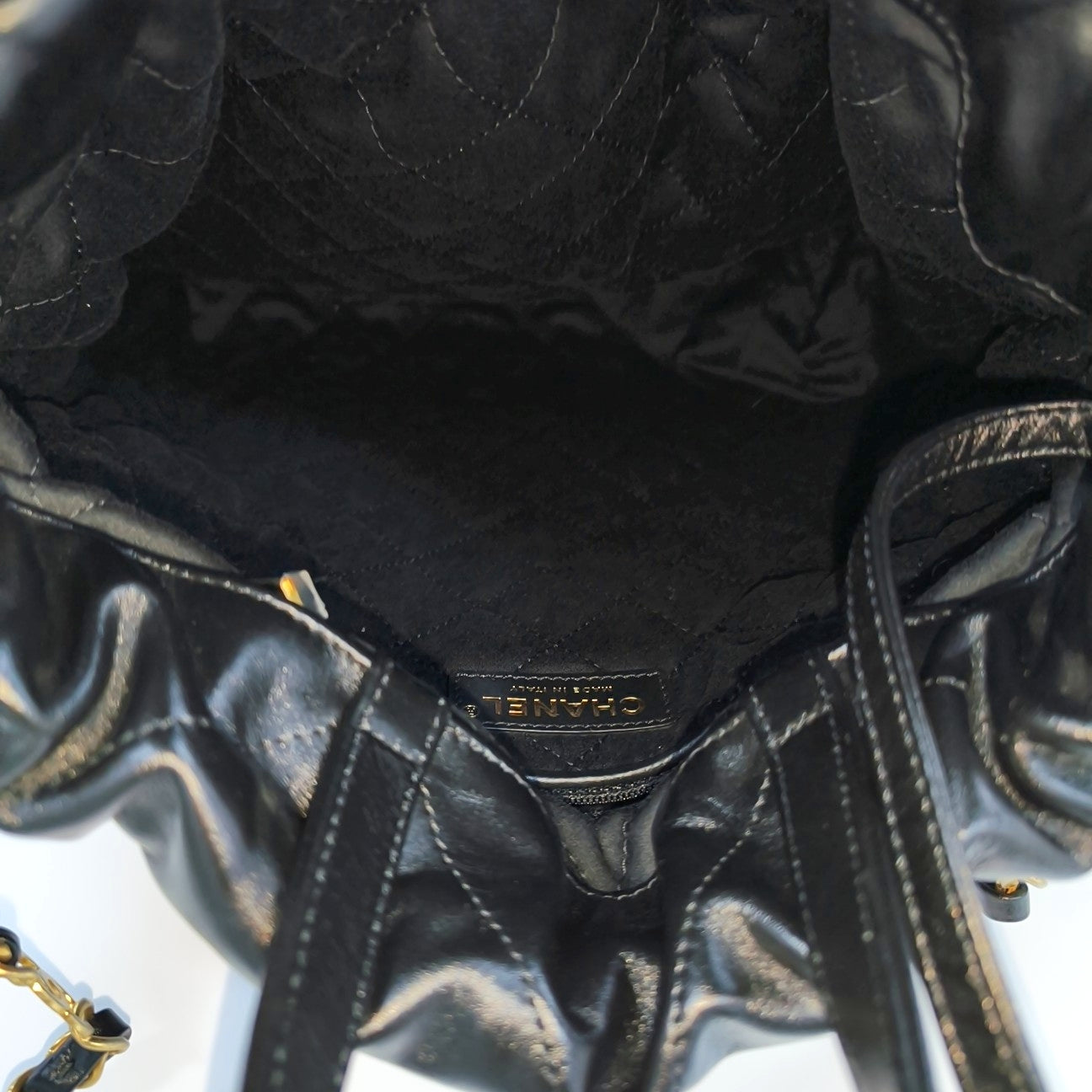 CHANEL 22 Small Quilted Calfskin Black