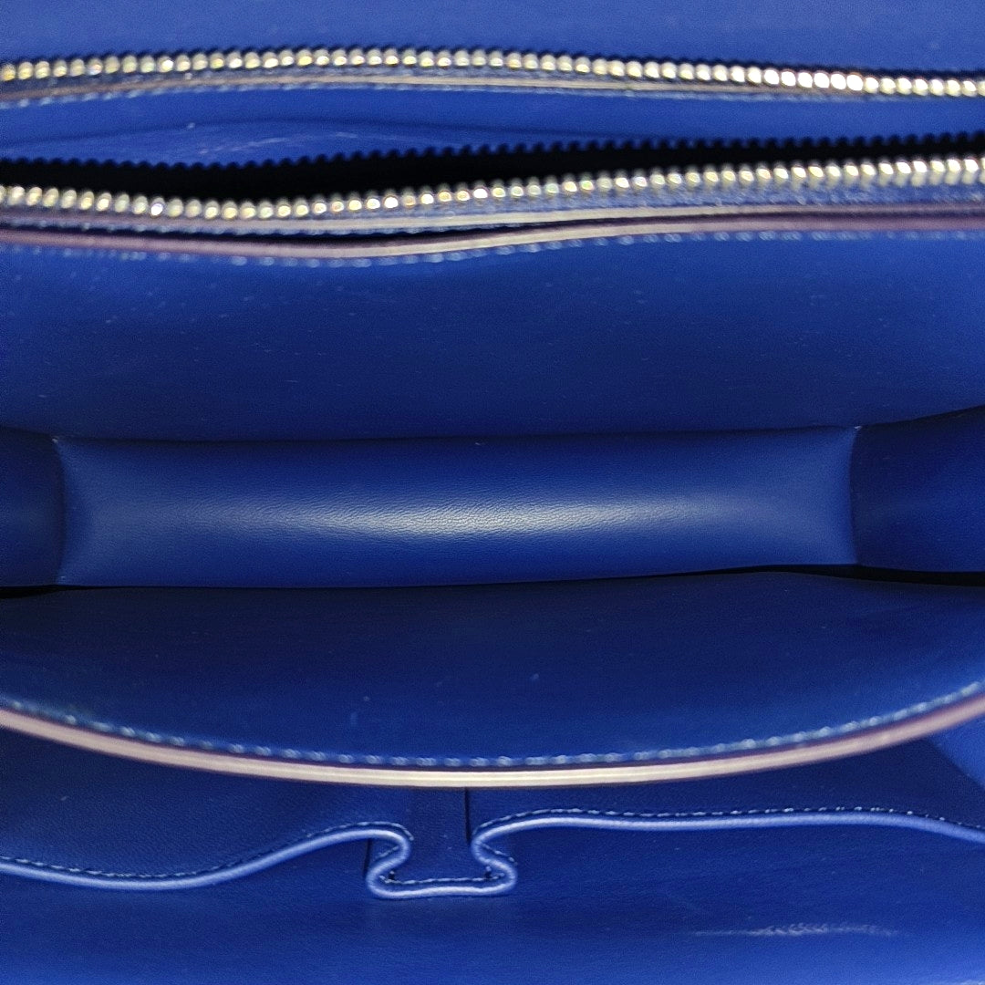 CLASSIC BOX Medium Calfskin Blue