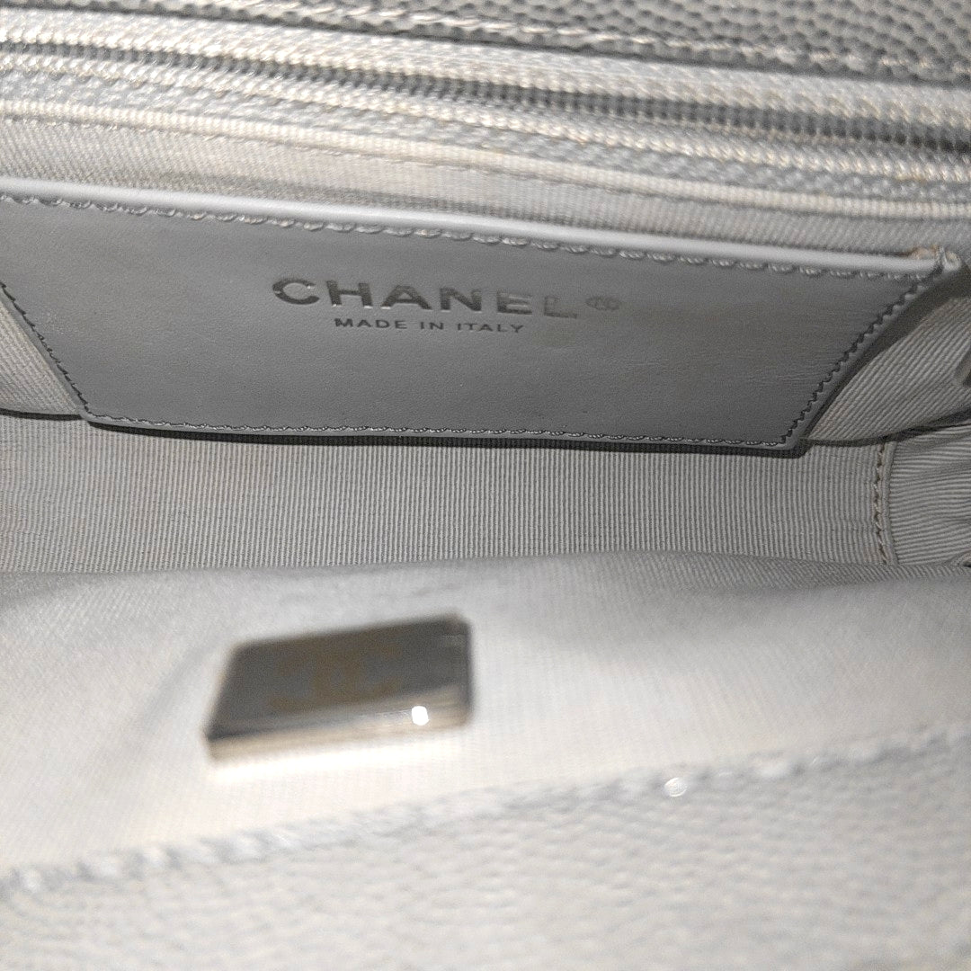 Grained Calfskin Shoulder Bag Green