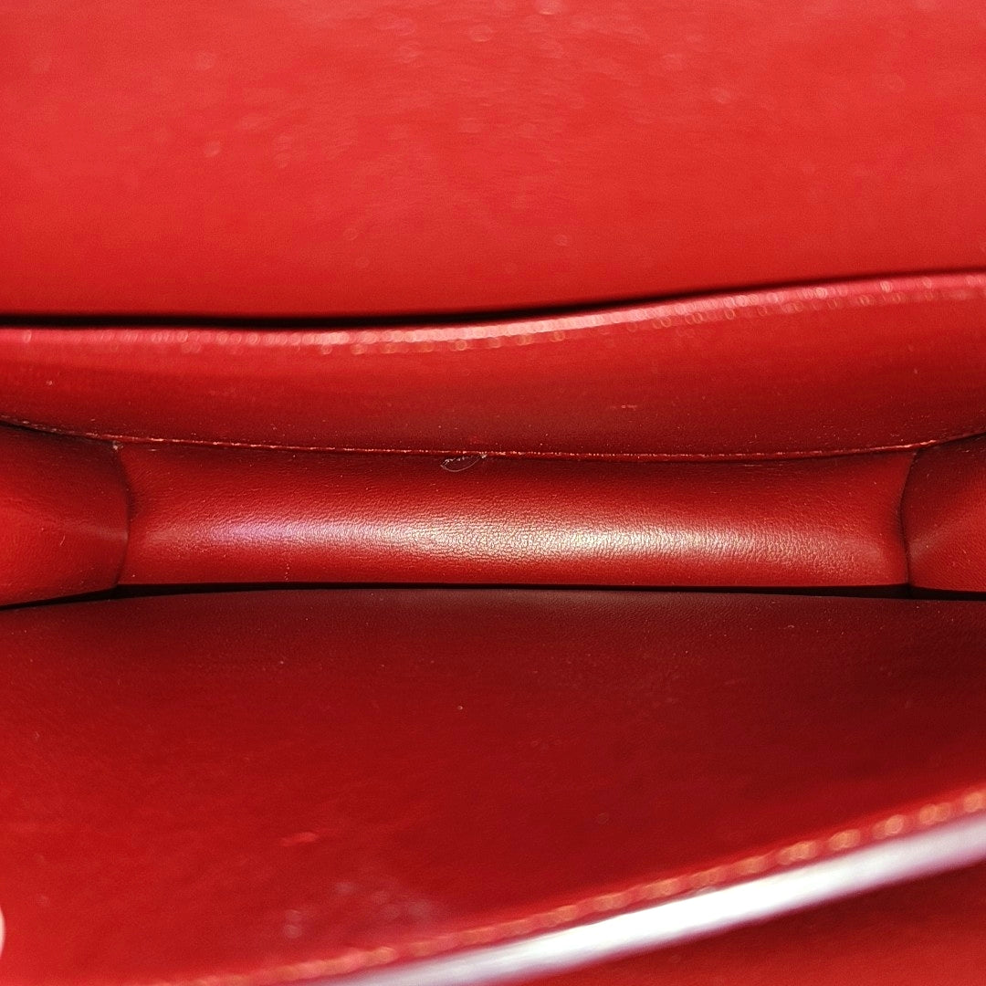 Authenticated pre-owned  CLASSIC BOX Small Calfskin Red - Shoulder Bag at Looply