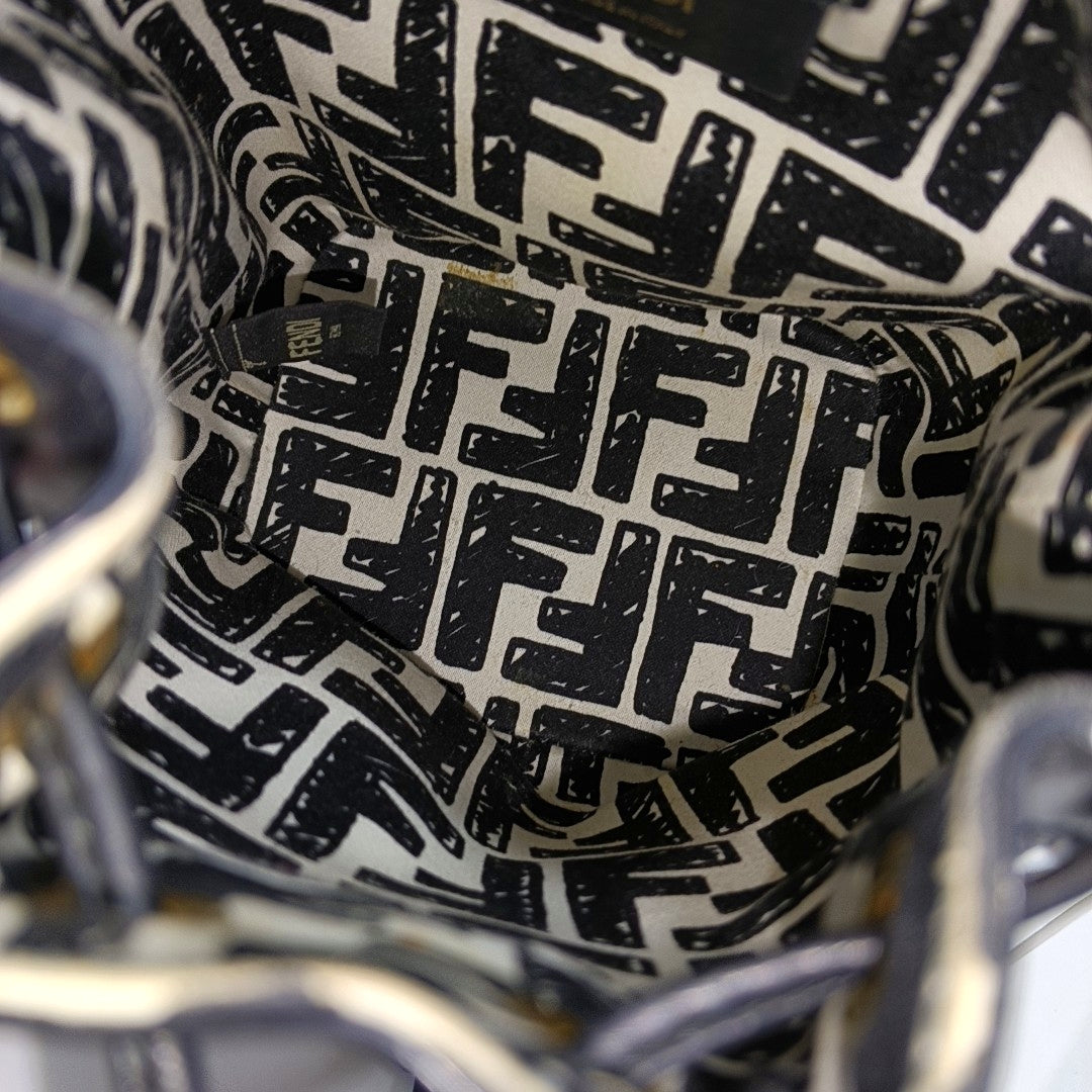 Authenticated pre-owned  Mon Tresor Mini Fabric White - Bucket Bag at Looply