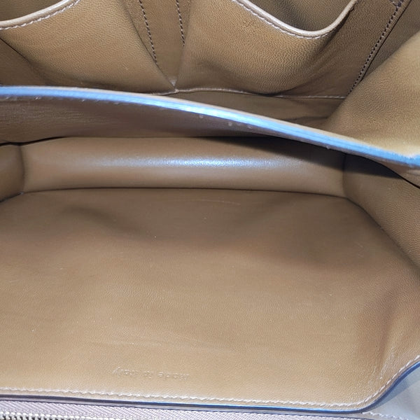 Authenticated pre-owned  CLASSIC BOX Medium Calfskin Brown - Shoulder Bag at Looply