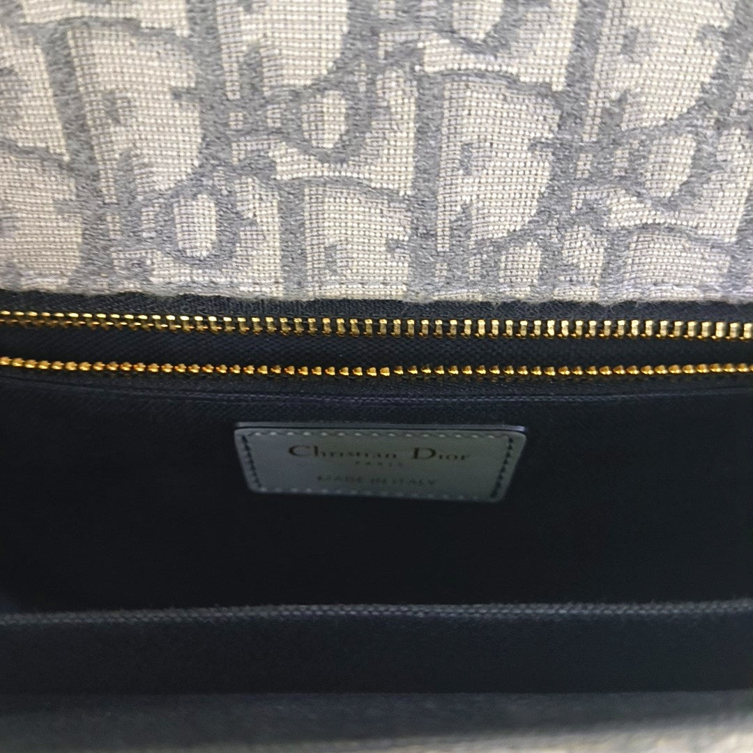 30 Montaigne Oblique Canvas Gray