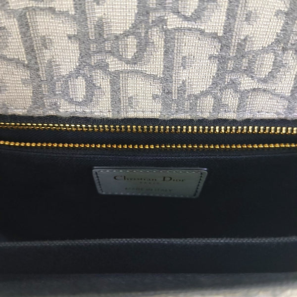 30 Montaigne Oblique Canvas Gray