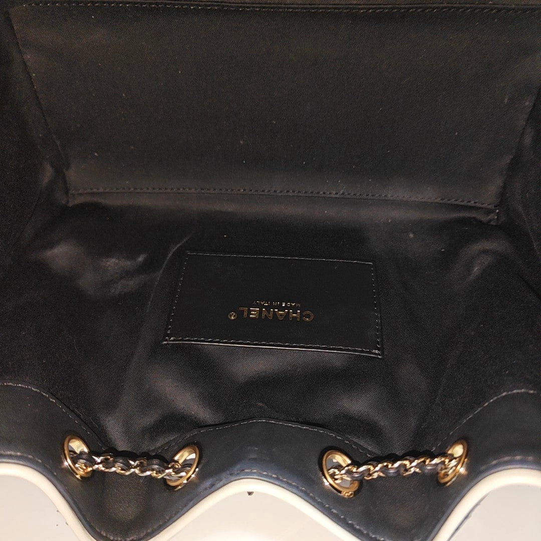 CHANEL 25 Small Quilted Calfskin Black
