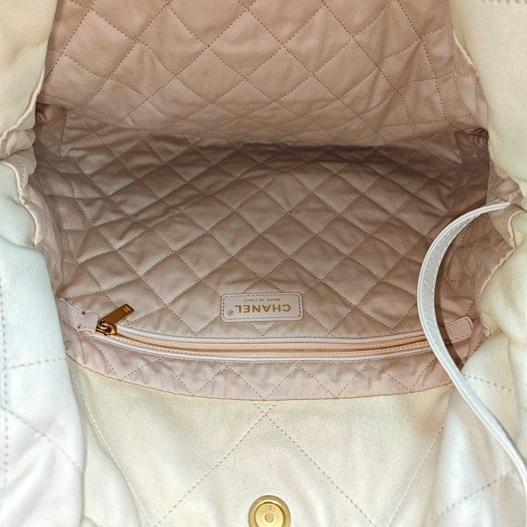 CHANEL 22 Medium Quilted Calfskin White