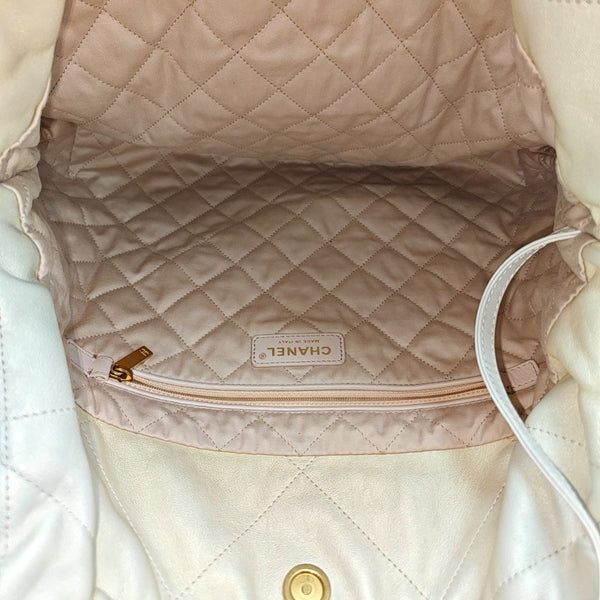 CHANEL 22 Medium Quilted Calfskin White