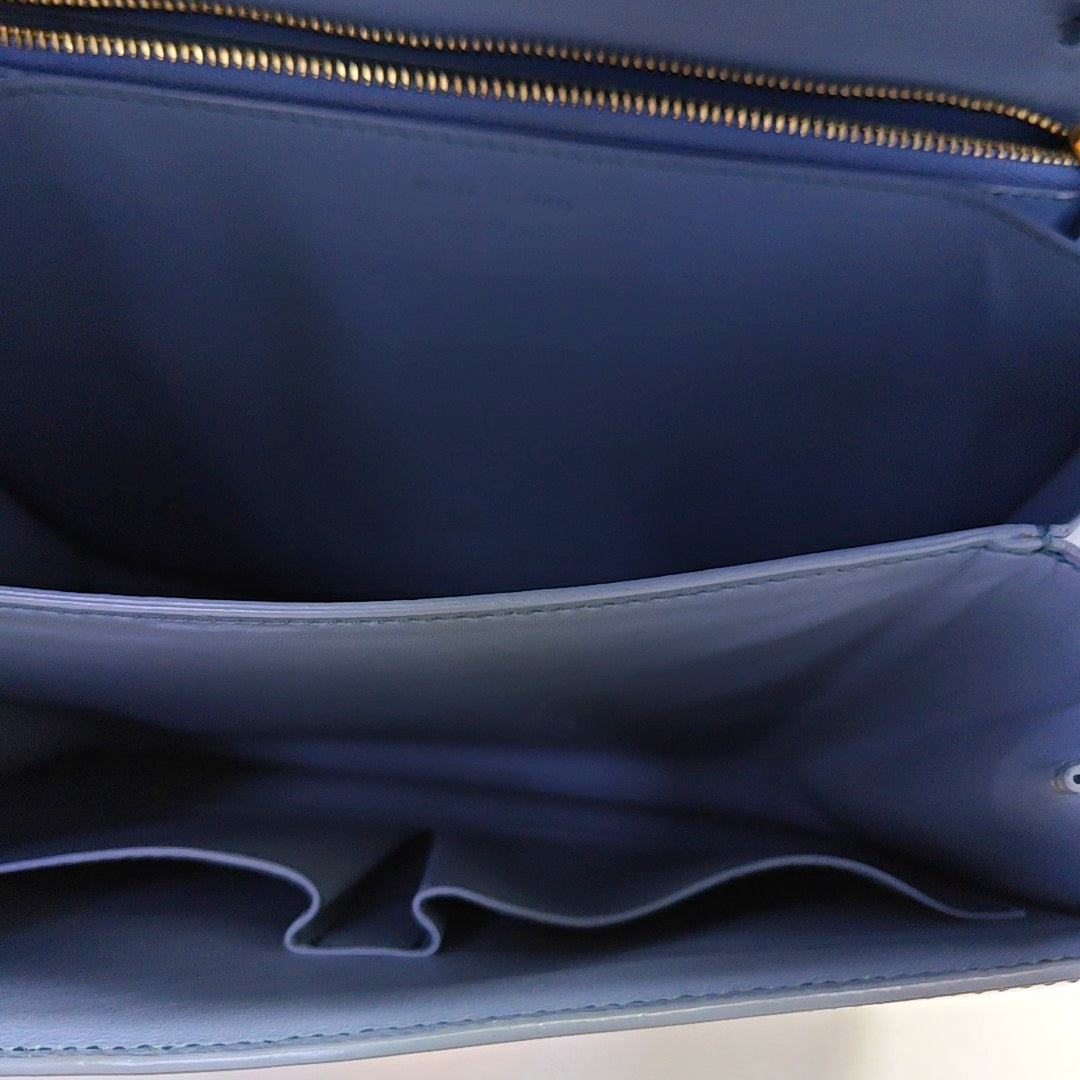 Authenticated pre-owned  CLASSIC BOX Medium Calfskin Blue - Shoulder Bag at Looply