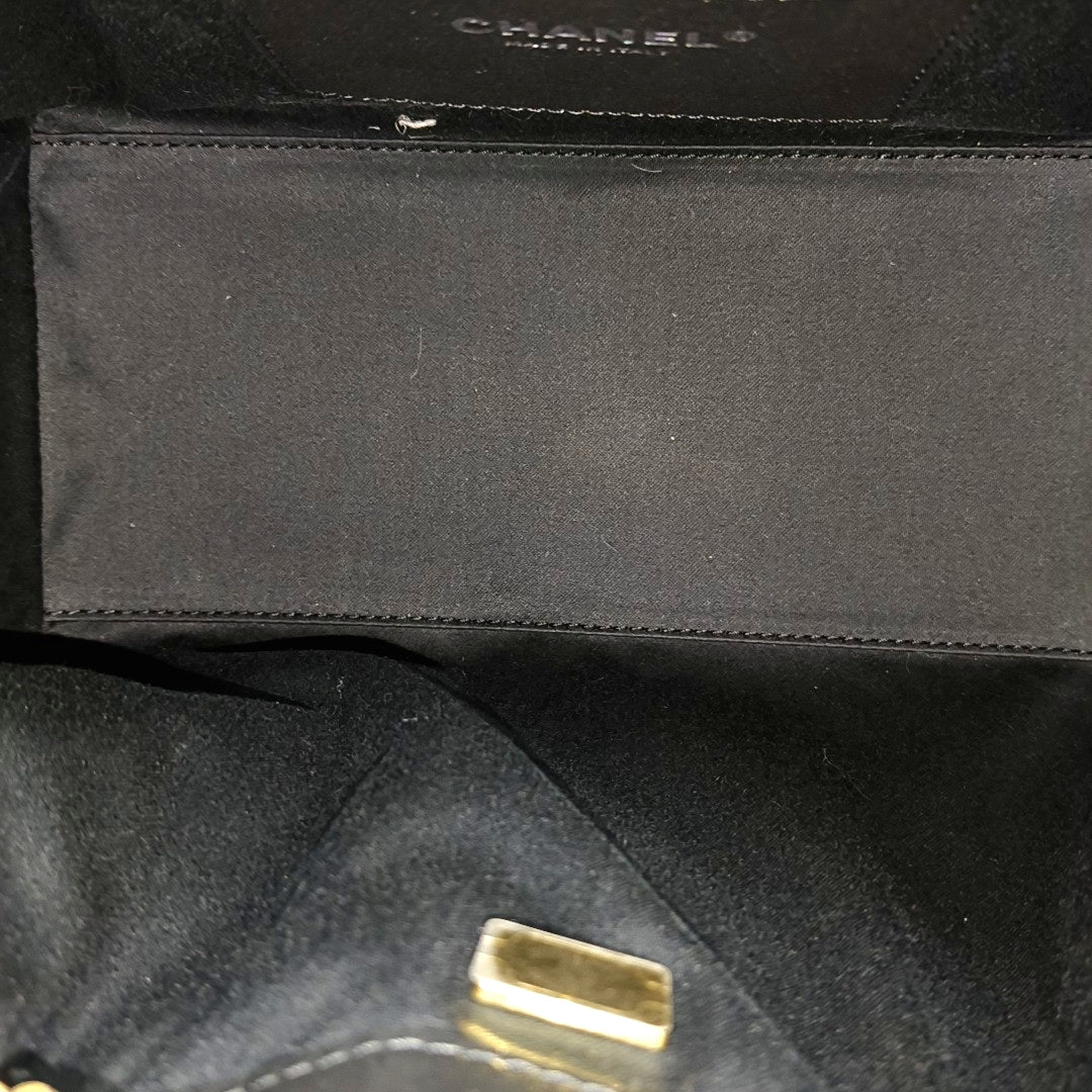 CHANEL 25 Small Quilted Calfskin Black