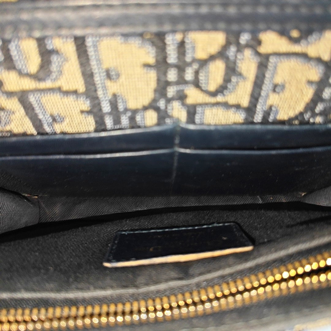 Authenticated pre-owned  30 Montaigne Monogram Canvas Blue - Shoulder Bag at Looply