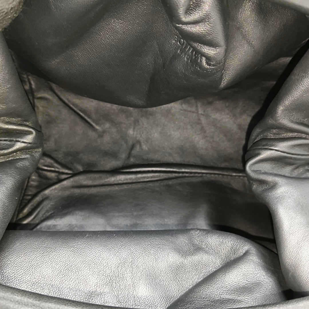 The Pouch Large Lambskin Black