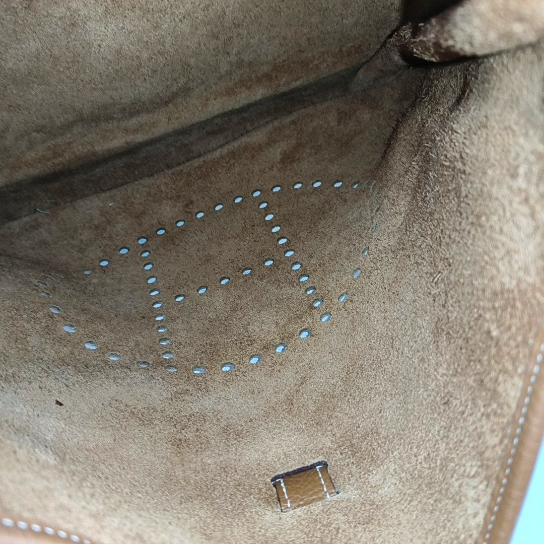 Evelyne 40 Clemence Brown