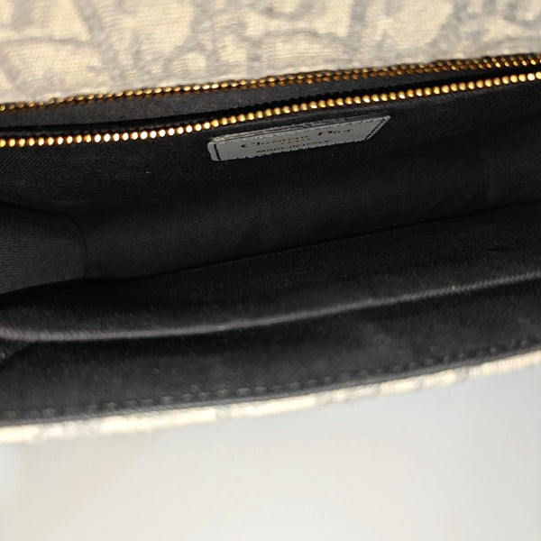 30 Montaigne Medium Oblique Canvas Gray