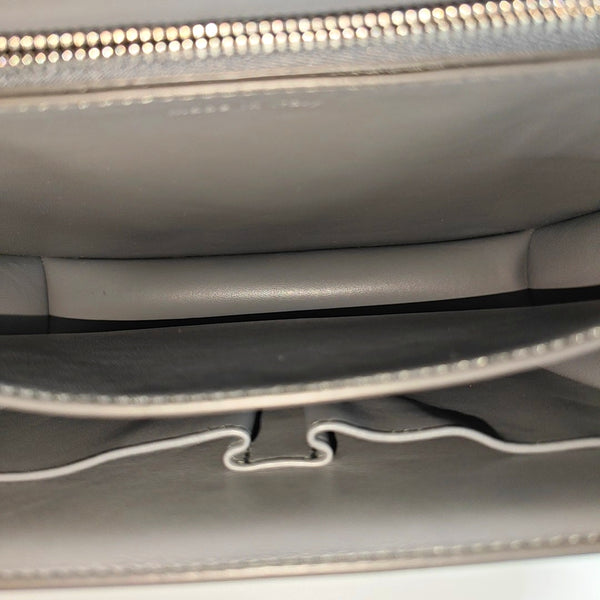 Authenticated pre-owned  CLASSIC BOX Medium Calfskin Grey - Shoulder Bag at Looply