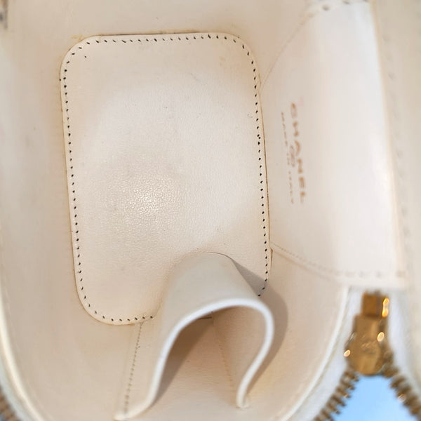 VANITY CASE Mini Quilted Lambskin White