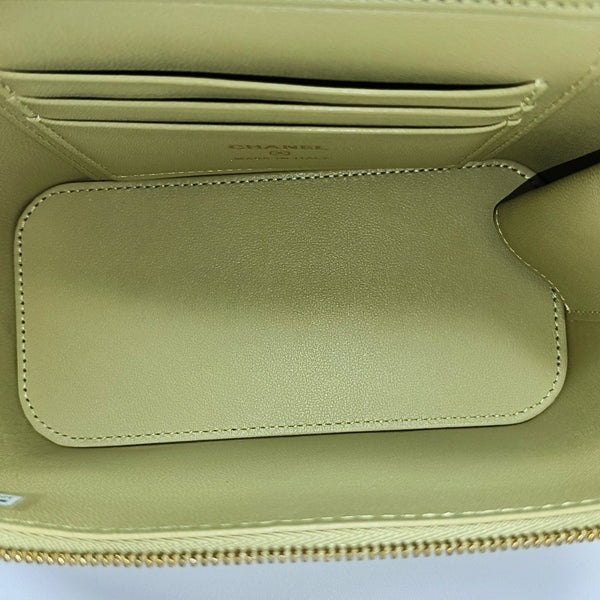VANITY CASE Small Quilted Lambskin Green