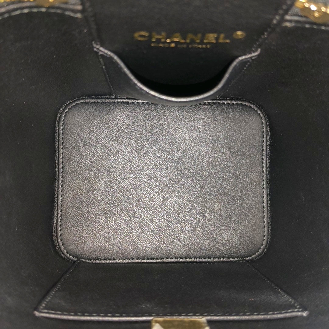 VANITY CASE Small Quilted Lambskin Black