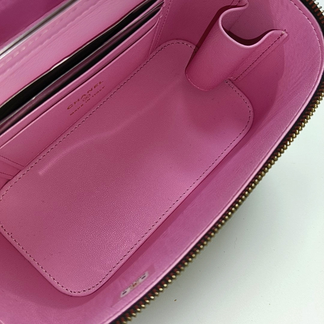 VANITY CASE Medium Quilted Lambskin Black