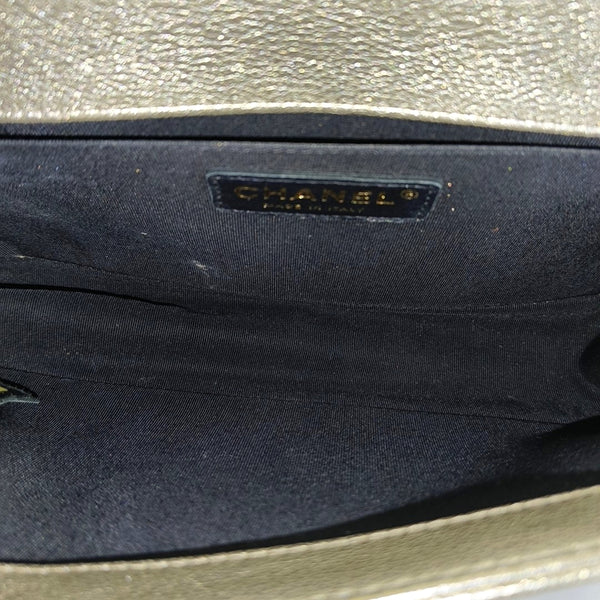 Authenticated pre-owned  BOY CHANEL Medium Calfskin Black - Crossbody Bag at Looply