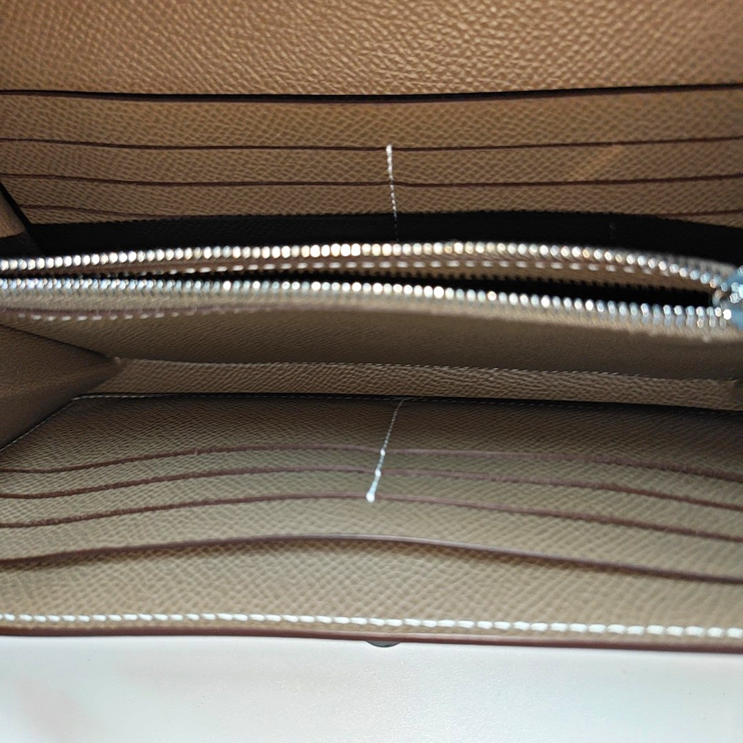 Authenticated pre-owned  Kelly Epsom Grey - Clutch at Looply