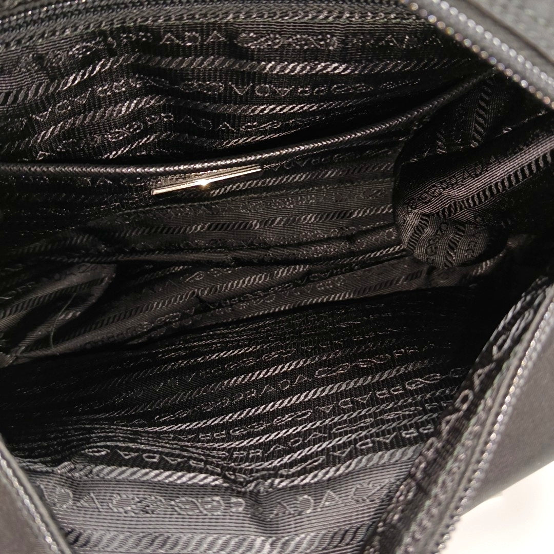 Vela Messenger Bag Nylon Black