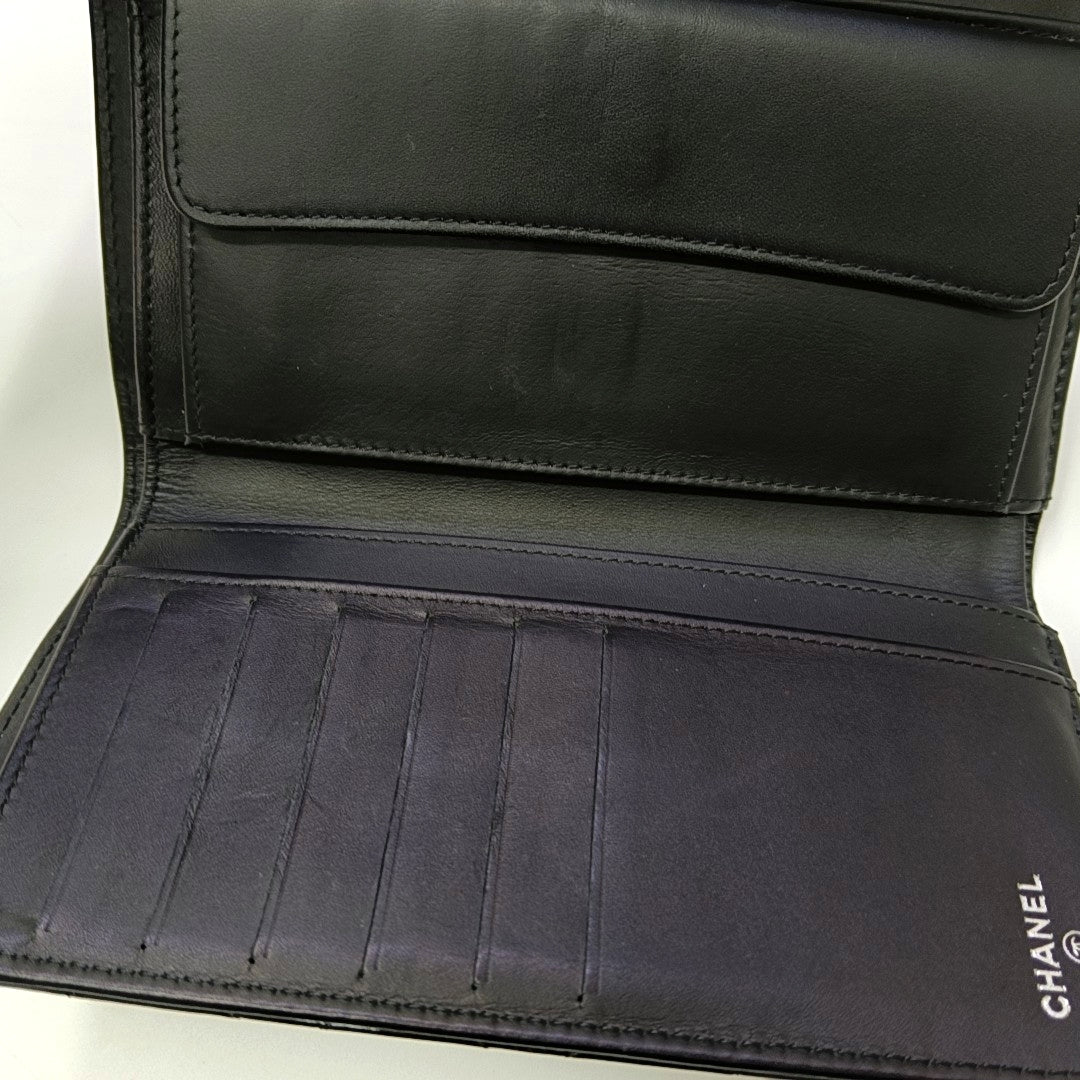 CLASSIC FLAP Mini Quilted Patent Leather Black Wallet