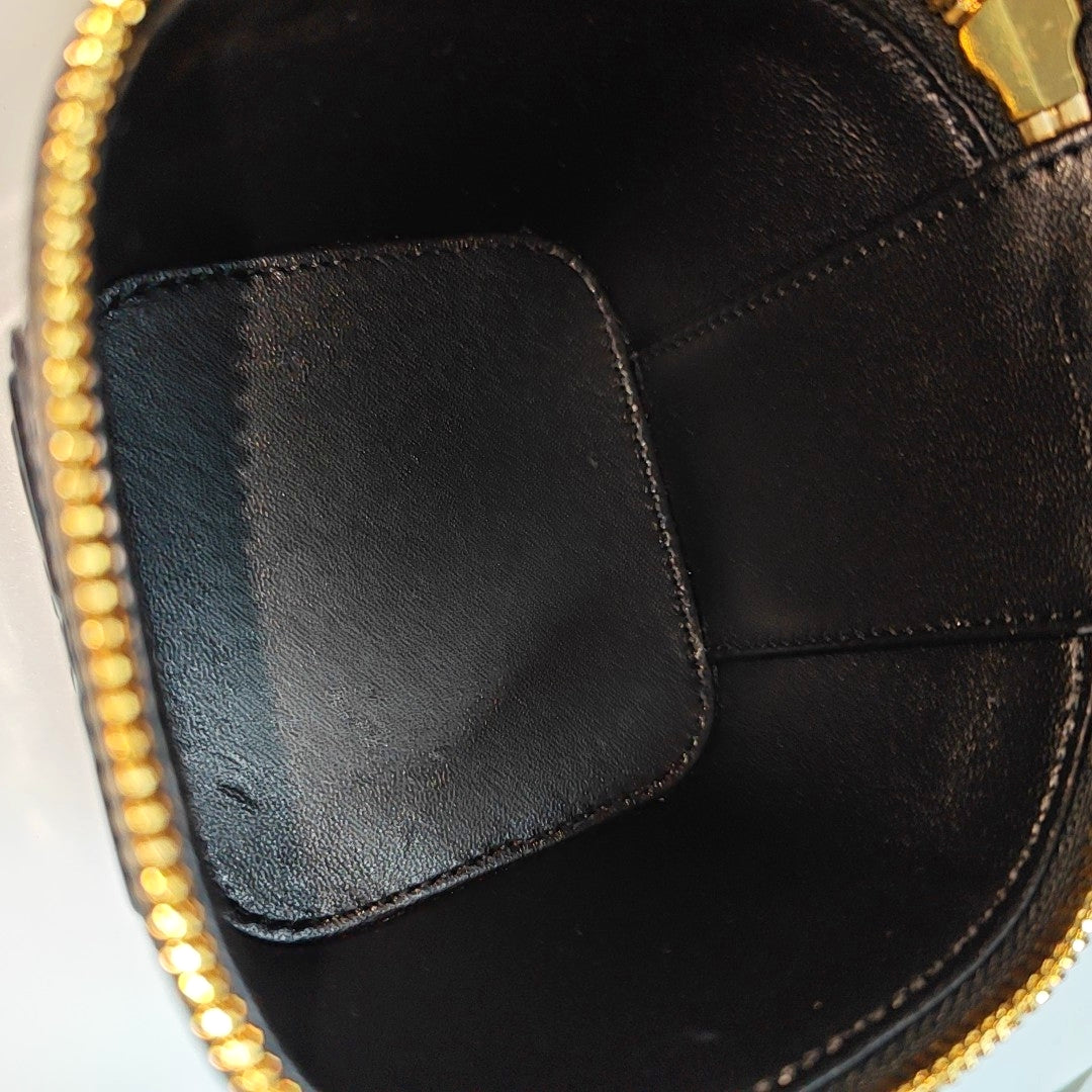 Authenticated pre-owned  TRIOMPHE Patent Leather Black - Bucket Bag at Looply