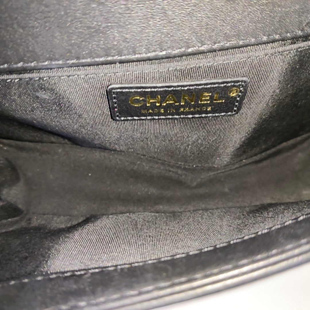 Authenticated pre-owned  BOY CHANEL Medium Quilted Calfskin Black - Shoulder Bag at Looply