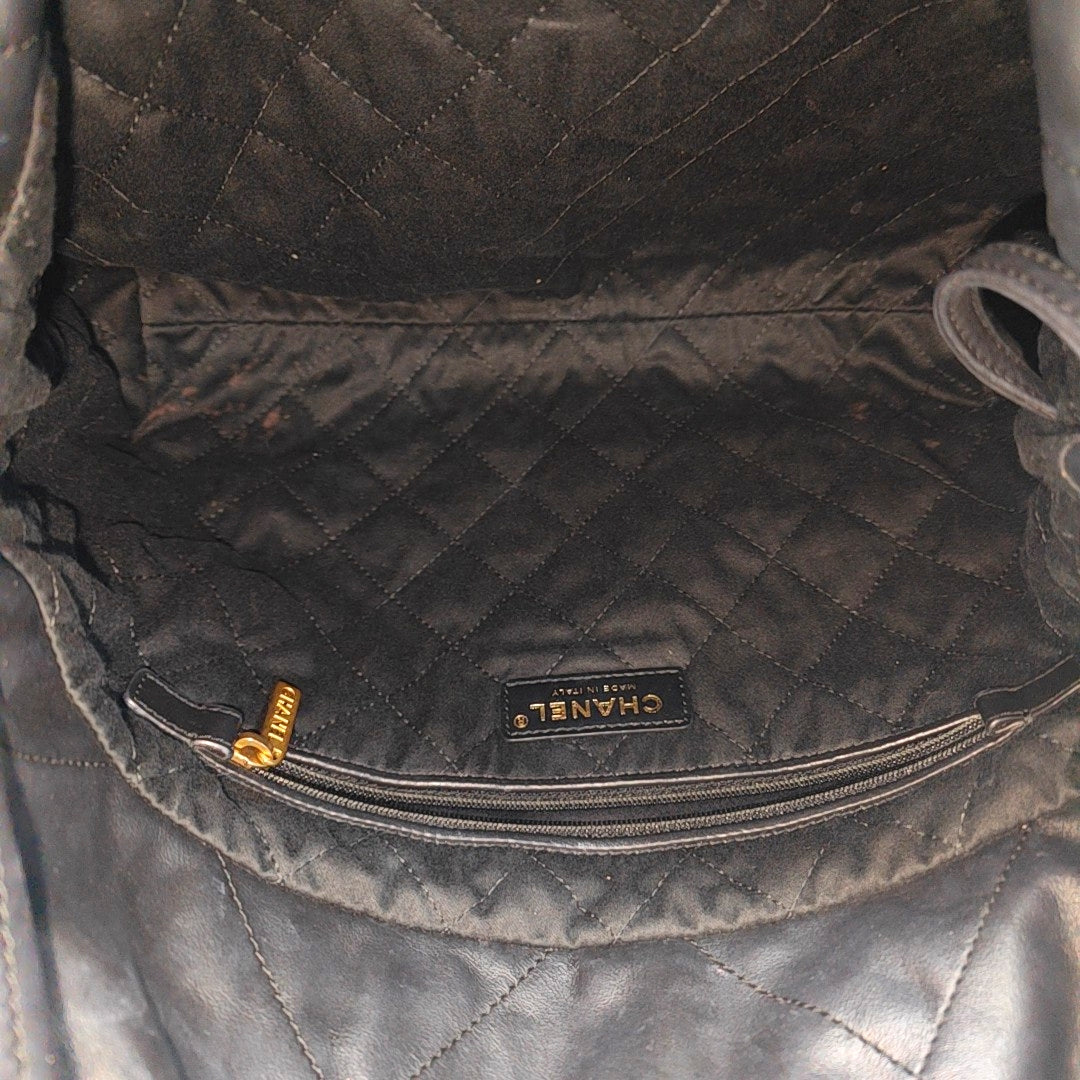 CHANEL 22 Small Quilted Calfskin Black