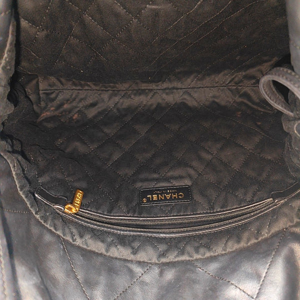 CHANEL 22 Small Quilted Calfskin Black