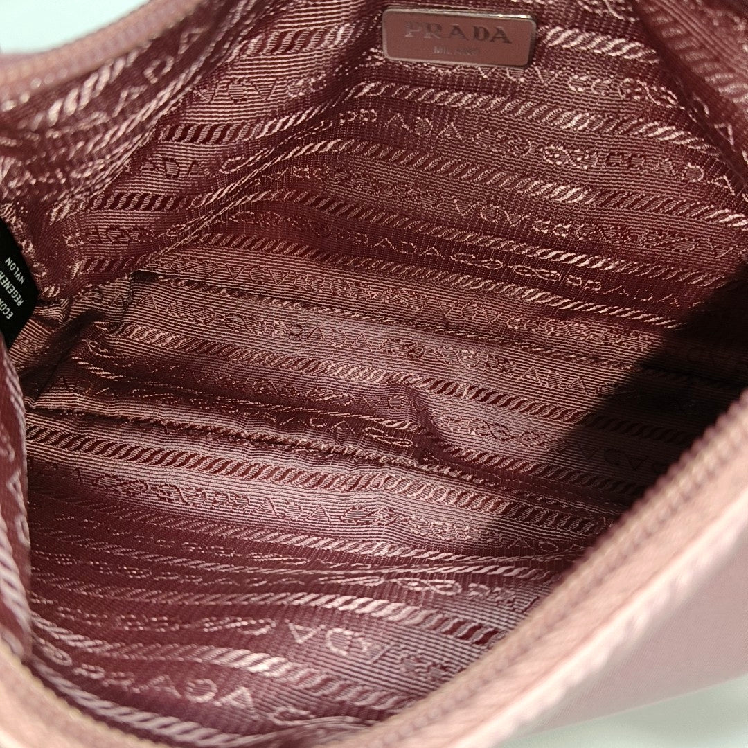 Re-Edition2000 Nylon Pink