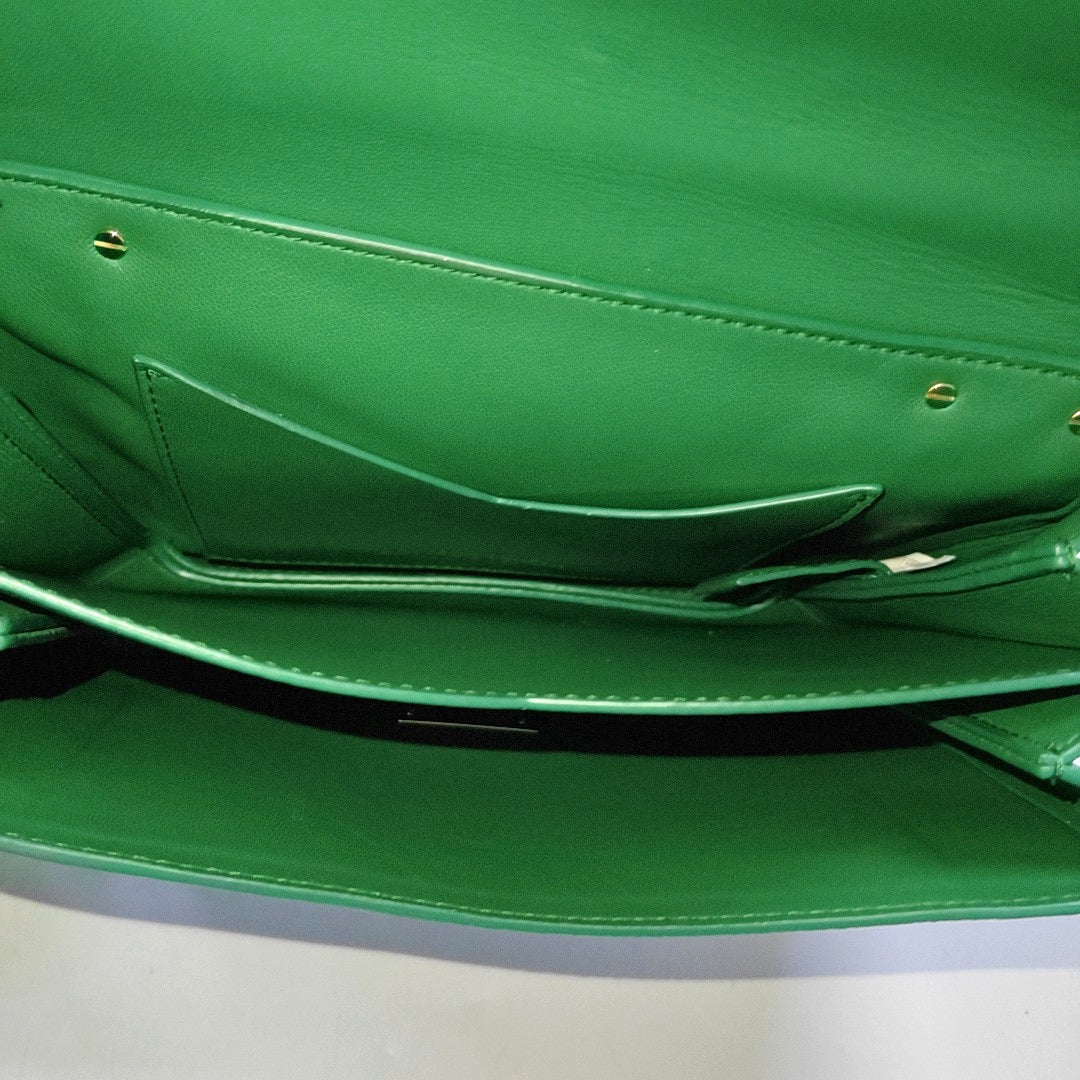 Authenticated pre-owned  Mount Calfskin Green - Crossbody Bag at Looply